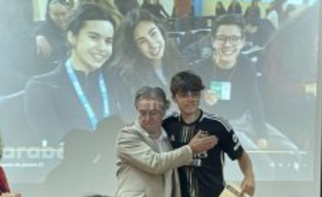 Cerimónia de entrega dos certificados do Parlamento dos Jovens