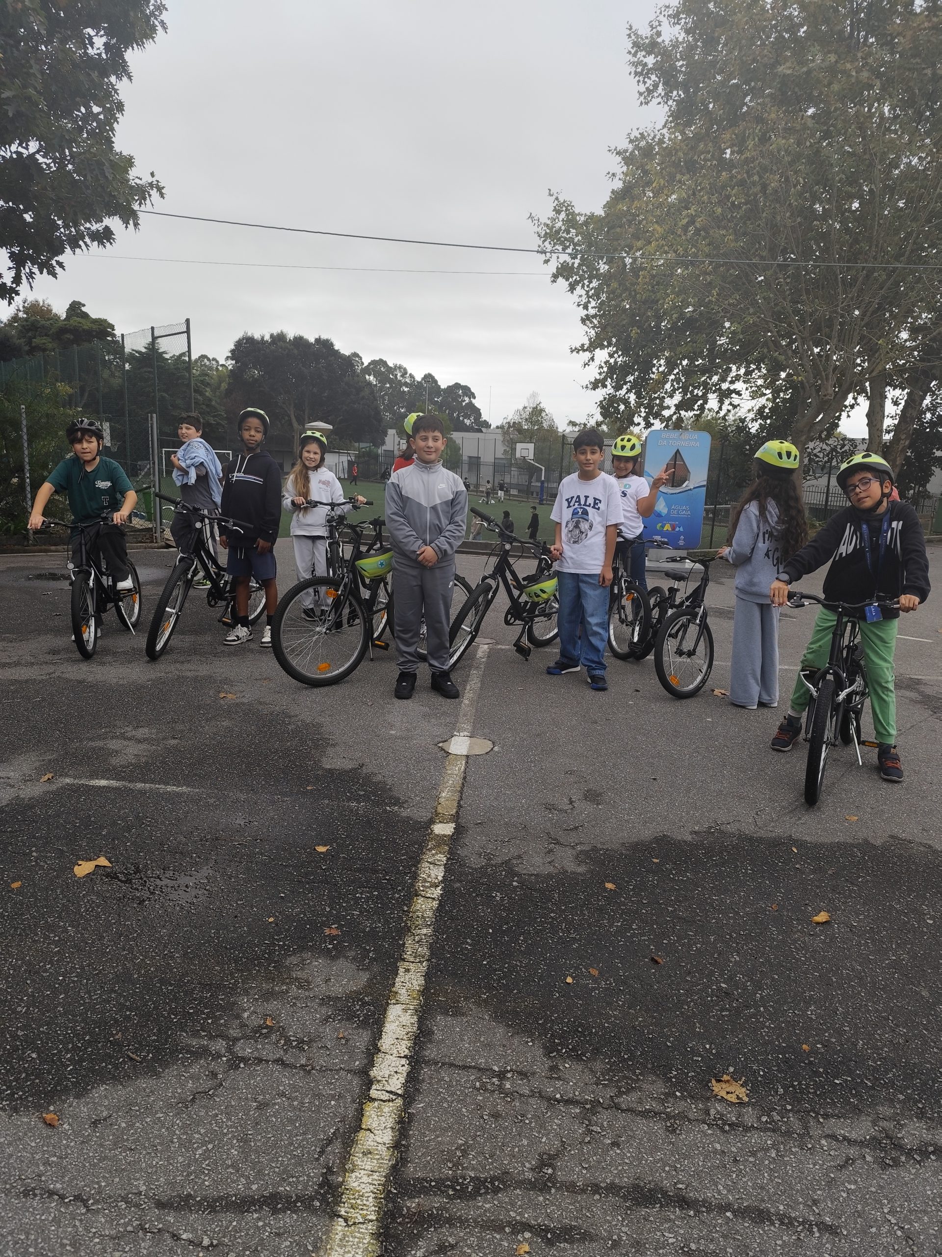 Alunos em Movimento: Agrupamento de Escolas D. Pedro I Promove Aprendizagem e Uso da Bicicleta no Recinto Escolar